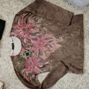 Cecelia Benetti 100% wool LS top with sewn on decoration M